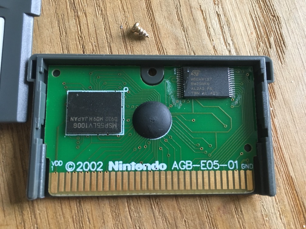 A close-up picture of the circuit board of Final Fantasy VI Advance for GBA showing that it's fake