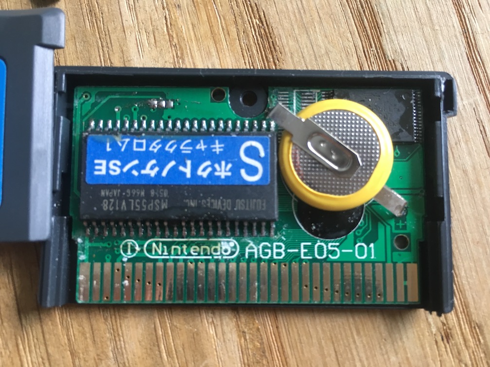 A close-up picture of the circuit board of Metroid Fusion for GBA showing that it's fake